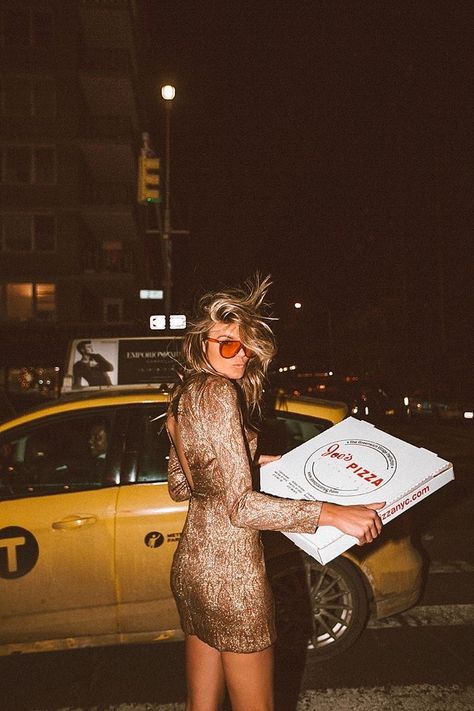 Night Photography Portrait, Slice Slice Baby, Nyc Photoshoot, Inspiration Photoshoot, Pizza Box, Nyc Aesthetic, Nyc Life, Photoshoot Concept, A Pizza