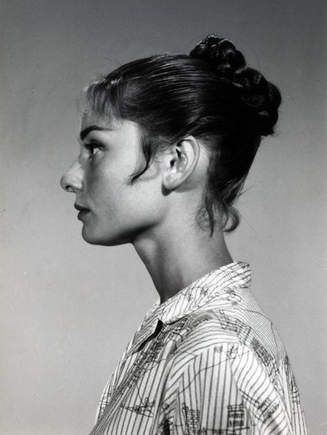 Rare Audrey Hepburn — Hair tests of Audrey Hepburn for War and Peace,... Audrey Hepburn Hair, Audrey Hepburn Photos, Hair Test, Thrift Flips, Audrey Hepburn Style, Katharine Hepburn, Bette Davis, My Fair Lady, Classic Beauty