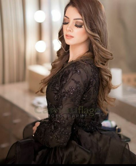 Stylish Frocks, Pakistani Bridal Makeup, Hijab Style Tutorial, Latest Bridal Dresses, Pakistani Fashion Casual, Polka Dot Maxi Dresses, Casual Fridays, Pakistani Fashion Party Wear, Indian Photoshoot