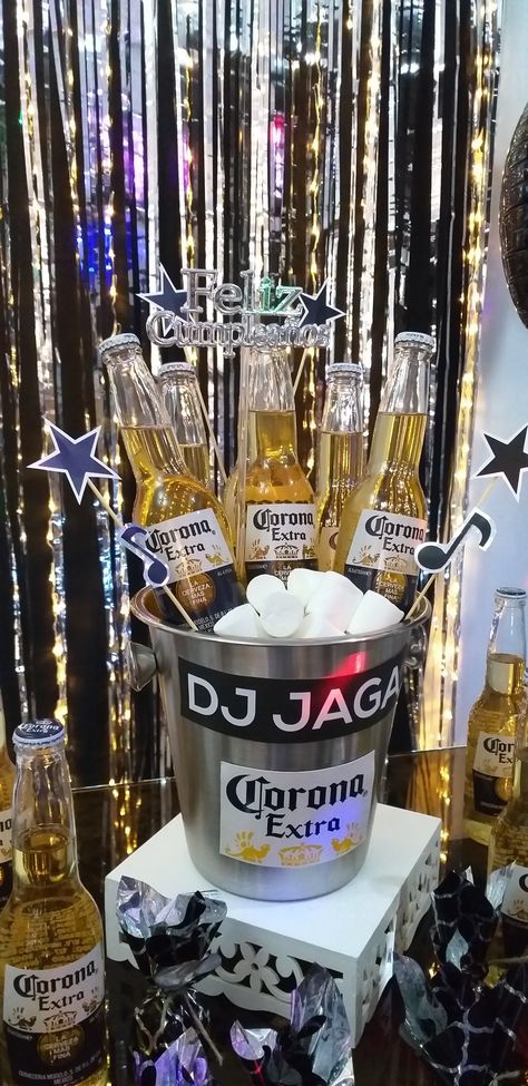 Por Sylvia - Torta de cerveza corona - Dj Jaga 50th Birthday Party Ideas For Men, Beer Birthday Party, Beer Display, Black Party Decorations, Happy Birthday Boy, Beer Birthday, Beer Party, 50th Birthday Party, Diy Party Decorations