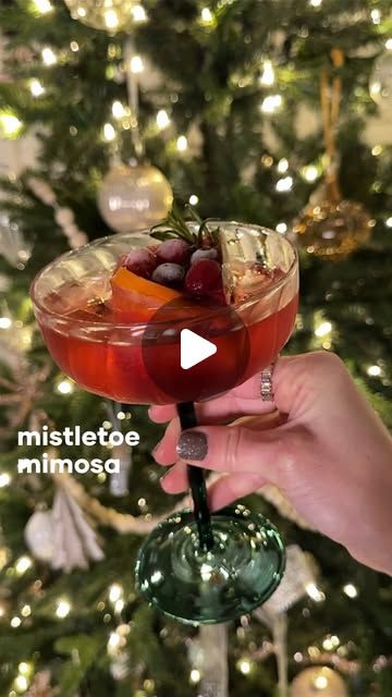 Emma | Home on the Grove on Instagram: "Mistletoe Mimosas ✨ Your perfect Christmas drink 🥂 The ice cubes make this very festive and very pretty!🎄

Method: Fill your ice cube tray with cranberries, an orange slice & a sprig of rosemary 🍊 then top up with cranberry or pomegranate juice. Freeze and then serve with Prosecco, Nozeco or Champagne 🥂

🧊 I bought my jumbo silicone ice cube tray from @homebargains 🙌🏼

#christmasdrink #christmasmimosa #mistletoemimosa #festivedrink #mimosa #christmascocktails #christmasicecubes #icecubes #christmasdrinks #holidaycocktails #proseccodrinks #partydrinks #cocktailrecipes" Mistletoe Mimosas, Prosecco Drinks, Diner Menu, Christmas Drink, Christmas Mimosa, Silicone Ice Cube Tray, Orange Slice, Boozy Drinks, Festive Drinks