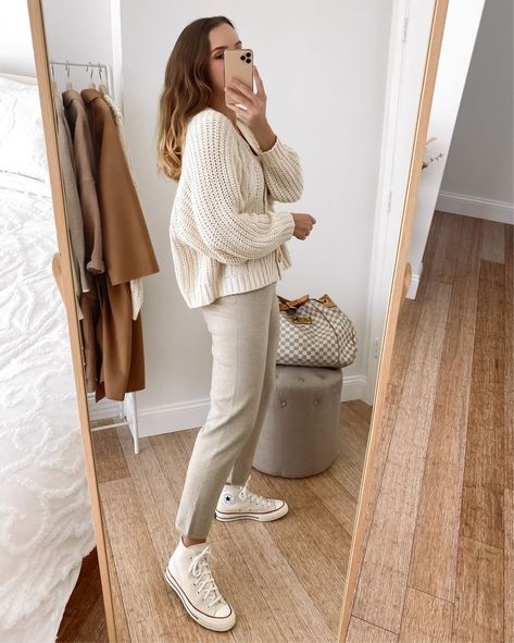 Teacher Outfits Sneakers, Look Zara, Beige Outfit, Vanilla Girl, Mode Boho, Outfits With Converse, Mode Inspo, Airport Outfit, Winter Fashion Outfits