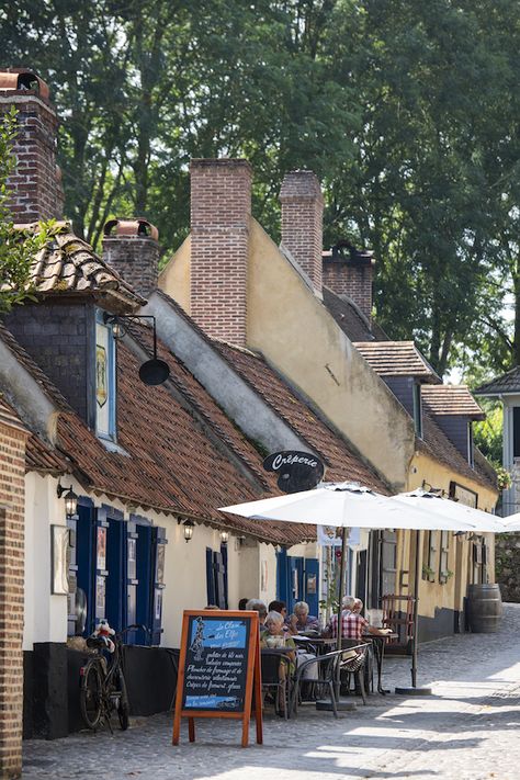 Montreuil-sur-Mer, culinair vestingstadje in Noord-Frankrijk Italy Culture, Explore Italy, Visit Italy, Camping Life, France Travel, Travel Bucket List, Vacation Destinations, Travel Around The World, Italy Travel