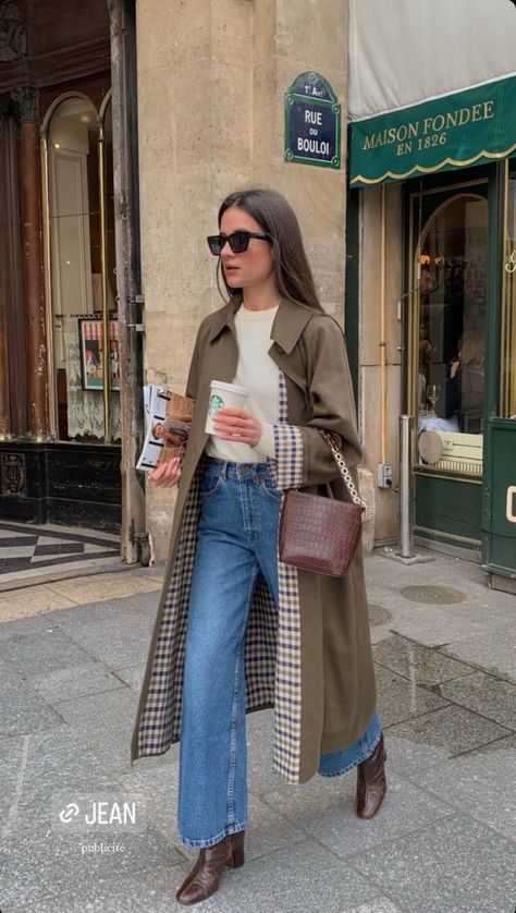 Street Style – julesee Trench Coat Summer Outfit, Parisian Wardrobe, 2024 Fits, Style Capsule, Wind Coat, Summer Coat, Mode Mantel, Posters Minimalist, Trendy Coat