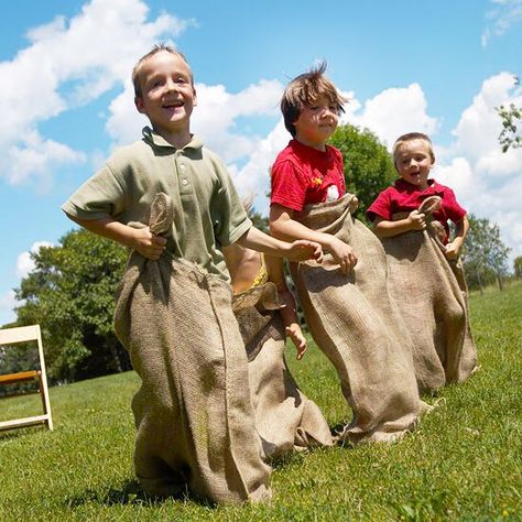 Potato sack race Pioneer Day Activities, Fall Festival Games, 4th Of July Games, Outdoor Party Games, Sack Race, Festival Games, Potato Sack, Harvest Fest, Reunion Games