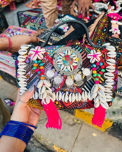 #explore #janpath Janpath Market, Market Aesthetic, Art Decor Diy, Desi Girl, Decor Diy, Blouse Designs, Desi, Art Decor, Diy Decor