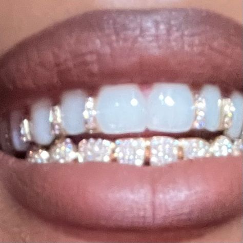 Gold Teeth Grillz, Girl Grillz, Pretty Teeth, Dental Jewelry, Grillz Teeth, Diamond Grillz, Xoxo Jewelry, Gold Grill, Diamond Teeth