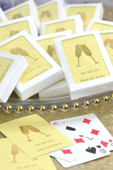 Playing Cards Wedding, Creative Wedding Favors, Inexpensive Wedding Favors, Deck Of Playing Cards, Elegant Wedding Favors, Wedding Mementos, Wedding Favors Cheap, Wedding Welcome Bags, Beach Wedding Favors