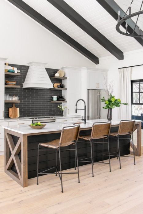 Kiawah River Farmhouse Transformation - H. Anne Blakely Sciarrone Architecture Monochrome Kitchen, Black White Kitchen, White Marble Kitchen, Black And White Kitchen, Black Backsplash, Black Kitchen Island, White Kitchen Island, Wood Kitchen Island, White Cabinetry