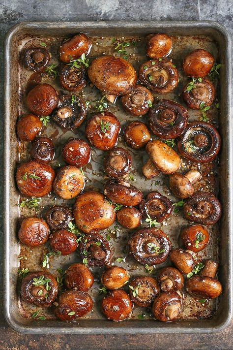 Sheet pan garlic butter mushrooms - easy to make and delicious. Mushroom Side Dishes, Garlic Butter Mushrooms, Autumn Side Dishes, Garlic Mushrooms, Roasted Mushrooms, Keto Food, Best Side Dishes, Steak Dinner, Sheet Pan Dinners