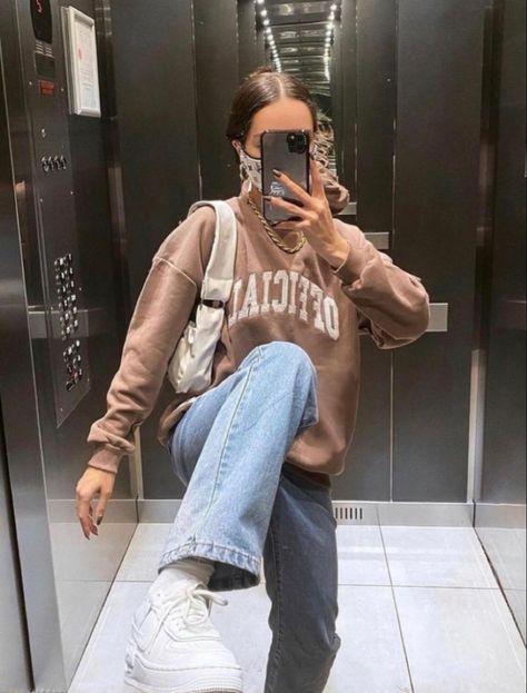 Usa Cheer, Us Friends, Brown Sweatshirt, Sweatshirt Outfit, Mode Inspo, Instagram Foto, Looks Vintage, Retro Outfits, Fashion Killa