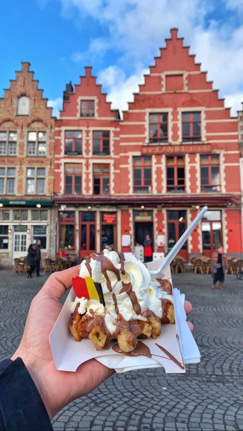 Belgium Waffles Aesthetic, Brussels Aesthetic, Caramel French Toast, Belgium Food, Europe Food, Belgium Waffles, Brugge Belgium, Hair Tomboy, Public Space Design