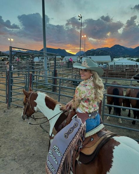 Miss Rodeo America (@missrodeoamericaofficial) • Instagram photos and videos Miss Rodeo America, 8 Seconds, Cowgirl Aesthetic, Rodeo Queen, On Top Of The World, Rodeo Outfits, The Rockies, Estes Park, Mountain Top