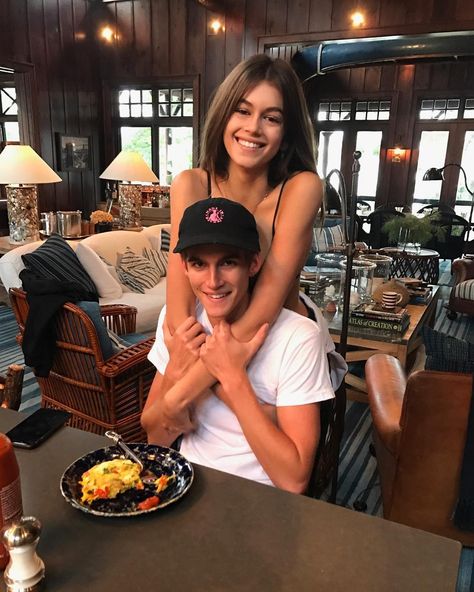 Cindy Crawford Shows Off Her Gorgeous Lake House And Equally Beautiful | Architectural Digest Cottage Breakfast, Kaia And Presley Gerber, Kaia Crawford, Cindy Crawford Daughter, Presley Gerber, Rande Gerber, Kaia Jordan Gerber, Kaia Gerber Style, Sisters Goals