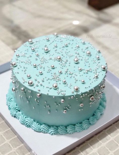 Round Birthday Cake Ideas, Minimalist Birthday Cake, Small Birthday Cake, Simple Birthday Cake Designs, Birthday Cake Aesthetic, Round Birthday Cakes, Cake Designs For Boy, 15th Birthday Cakes, Blue Birthday Cakes