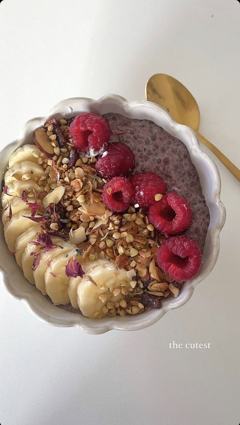 #chiapudding #chia #berry Chia Pudding Bowl Aesthetic, Chia Seed Pudding Bowl, Chia Pudding Aesthetic, Chia Pudding Bowl, Pudding Aesthetic, Bowl Aesthetic, Chia Bowl, Food Story, Food Bowls