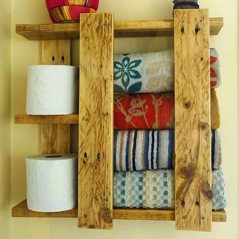 Towel Storage Ideas, Rustic Towel Rack, Pallet Bathroom, Diy Towel Rack, Recessed Shelves, Bathroom Towel Storage, Storing Towels, Diy Towels, Towel Shelf