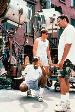 Spike Lee on the set of "Do The Right Thing." 1989 Spike Lee Directing, Do The Right Thing Spike Lee, Spike Lee Aesthetic, Spike Lee 90s, Film Crew Aesthetic, Black Filmmaker, Spike Lee Movies, Making Movies, New York Film