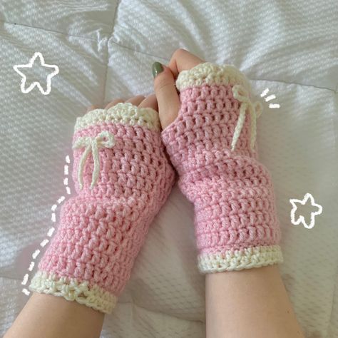 Crochet Fairy, Mode Crochet, Crochet Business, Crochet Clothing And Accessories, Crochet Fingerless Gloves, Crochet Design Pattern, Kawaii Crochet, Crochet Fashion Patterns, Crochet Gloves