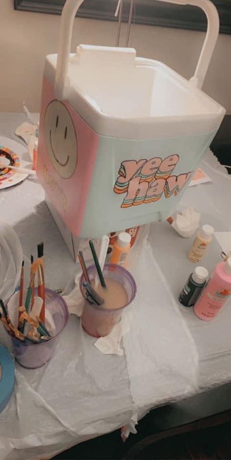 Cute Cooler Ideas, Diy Painted Cooler, Easy Cooler Painting Ideas, Sorority Coolers Painted, Girly Painted Cooler, Sorority Cooler Ideas, Girly Cooler Painting, Cooler Painting Ideas For Girls Summer, Painted Coolers For Girls Ideas