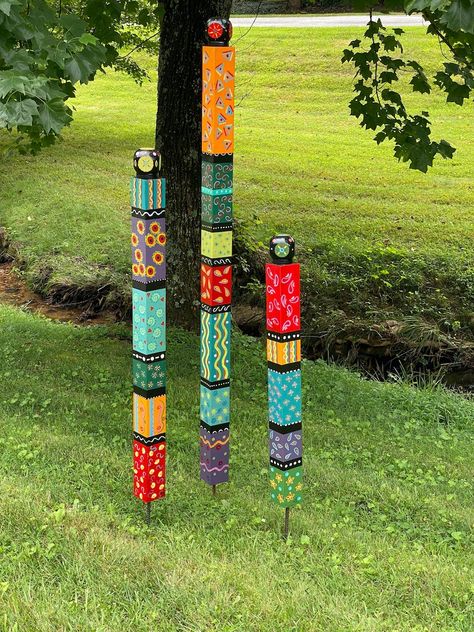 Garden Totem - Etsy Pole Painting, Garden Sticks, Wooden Headboards, Painted Birdhouses, Totem Pole Art, Peace Poles, Peace Garden, Peace Pole, Hippie Garden