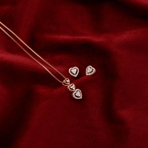 Real Diamond Pendent Set, Real Diamond Jewellery Designs, Diamond Pendant Sets Indian, Small Pendent Set Diamond, Diamond Pendent Set Design, Delicate Diamond Pendant, Diamond Pendent Set, Real Diamond Pendant Set, Diamond Pendant Set