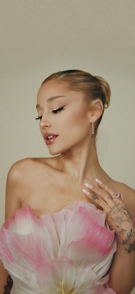 Pink Ariana Grande Wallpaper, Ariana Grande Cute Wallpapers, Ariana Grande Wallpapers Aesthetic, Ariana Grande Aesthetic Wallpapers, Ariana Grande Pink Aesthetic, Ariana Grande Pink, Ariana Wallpaper, Ariana Grande Wallpapers, Fashion Illustration Face