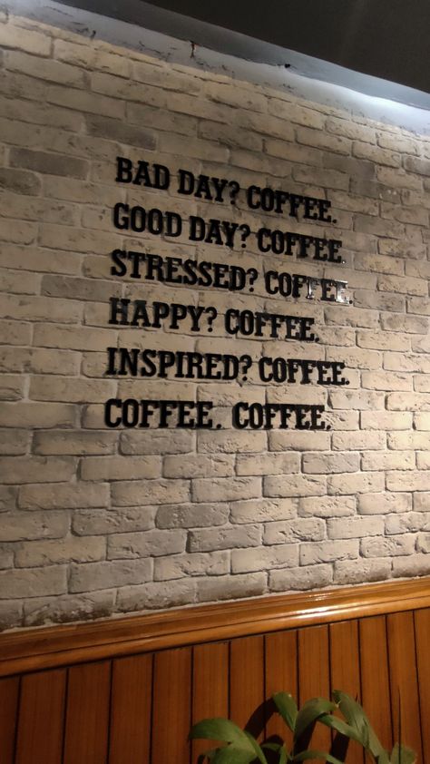 Good Day Coffee, Cafe Coffee Day, Tea Lover Quotes, Coffee Coffee Coffee, Happy Coffee, Coffee Girl, Green Outfit, Coffee And Books, Coffee Coffee