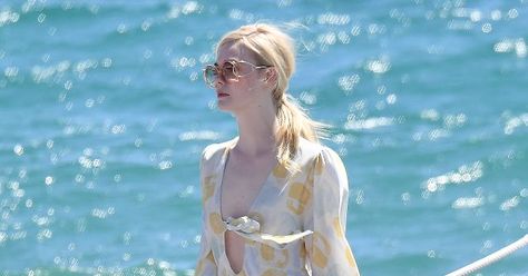 How to Master Holiday Dressing When You Have Very Fair Skin http://www.whowhatwear.co.uk/what-to-wear-in-summer-when-you-are-pale?utm_campaign=crowdfire&utm_content=crowdfire&utm_medium=social&utm_source=pinterest Summer Clothes For Pale Skin, Fair Skin Swimsuit, Pale Skin In Summer, Pale Skin Swimwear, Fair Skin Summer Outfit, Pale Skin Swimsuit, Pale Skin Beach, Swimsuit Pale Skin, Pale Skin Outfits Summer