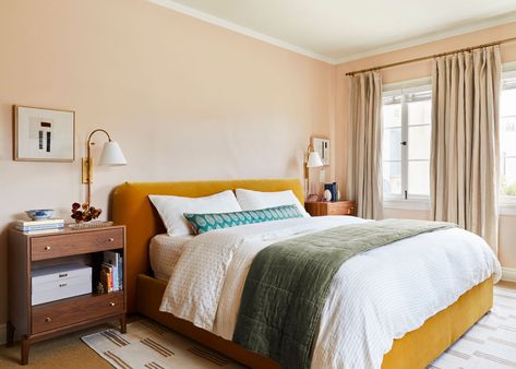 Your Whole Home Cheat Sheet To Picking The Right Window Coverings - Emily Henderson Mid Centry Modern Bedroom, Cozy Bedroom Design, Colorful Apartment, Hang Art, House Bedrooms, Types Of Curtains, Emily Henderson, Main Bedroom, Closet Doors