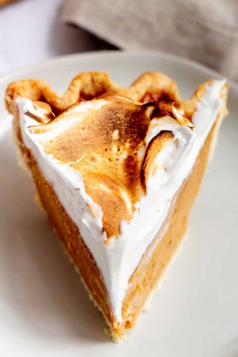 Sweet Potato Pie with Toasted Marshmallow Meringue Pumpkin Meringue, Cranberry Pie, Stovetop Mac And Cheese, Preppy Kitchen, How To Make Pumpkin, Vintage Baking, British Baking, Salad With Sweet Potato, Pumpkin Pie Filling