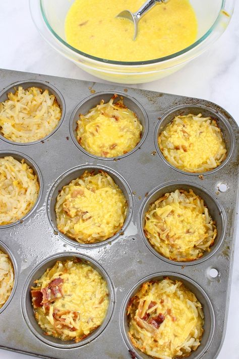 Bacon & Egg Hashbrown Muffins - Moore or Less Cooking Breakfast Egg Muffins With Hashbrowns, Breakfast Recipes Easy Eggs, Hashbrown Muffins, Egg Hashbrown, Toddler Breakfast Recipes, Egg Breakfast Muffins, Quick Brunch Recipes, Bacon And Egg Breakfast, Savory Brunch