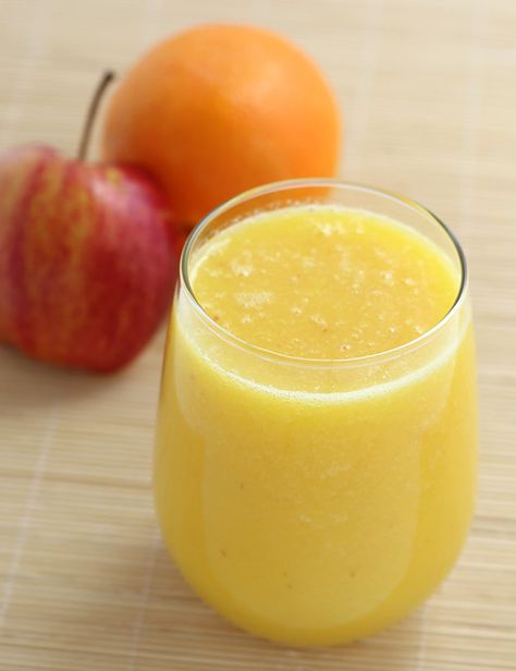 Apple orange juice combines the goodness and nutrients of both apple and orange in to one giving you best of both the worlds. The salt and honey makes it even tastier and irresistible. Homemade Orange Juice, Carrot Juice Recipe, Orange Juice Recipes, Smoothie Detox Cleanse, Recipes In Marathi, Fruit Juice Recipes, Fresh Fruit Juice, Juicer Recipes, Ginger Juice