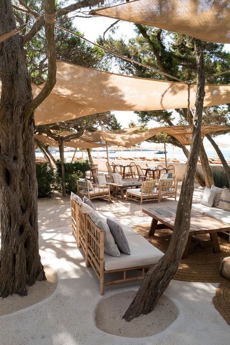 Beach Bar Ideas, Beach Bar Design Ideas, Jondal Ibiza, Beach Restaurant Design, Ibiza Restaurant, Outdoor Restaurant Design, Restaurant Patio, Beach Lounge, Beach Cafe