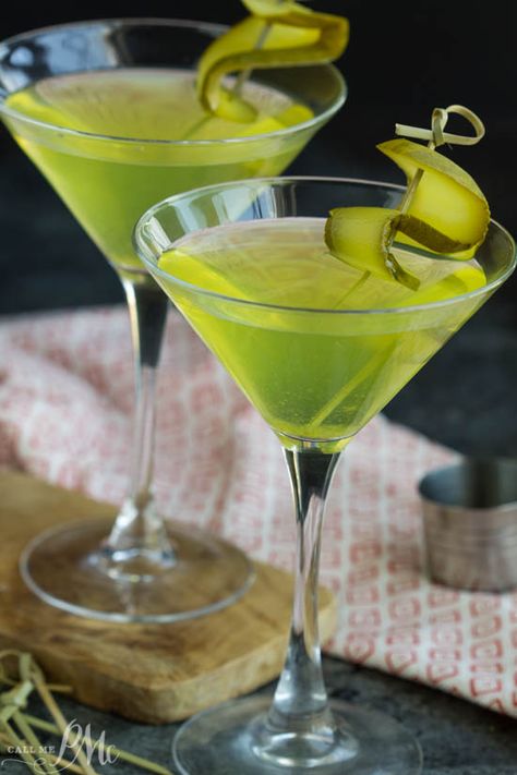 Clear Cocktail Recipes, Savory Cocktail Recipes, Pickle Martini Recipe, Savory Cocktails, Pickle Martini, Craft Drinks, Dill Pickle Vodka, Clean Cocktails, Cucumber Pickles