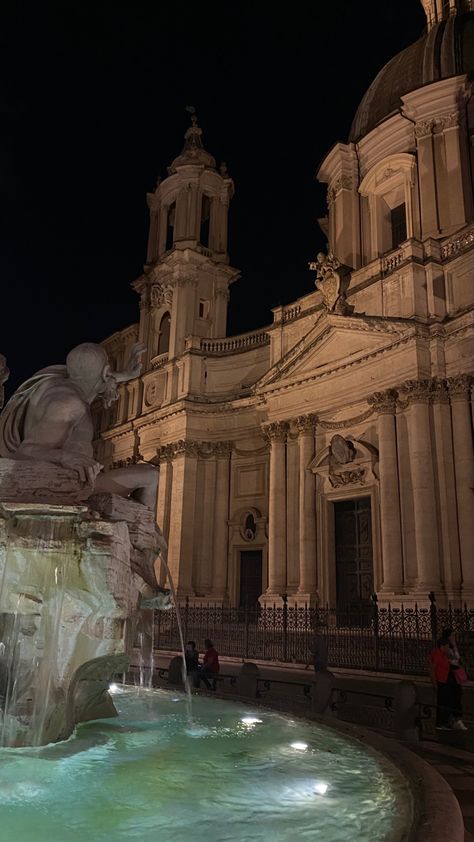 Rome Monuments, Italy Rome Aesthetic, Italy Fountain, Rome Italy Aesthetic, Rome At Night, Rome Aesthetic, Rome Streets, Trevi Fountain Rome, Italy Vibes