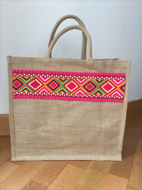 Jute Tas, Jute Bags Design, Painted Burlap, Handpainted Tote Bags, Burlap Tote Bags, Handmade Fabric Bags, Sac Diy, Burlap Tote, Handbags Collection