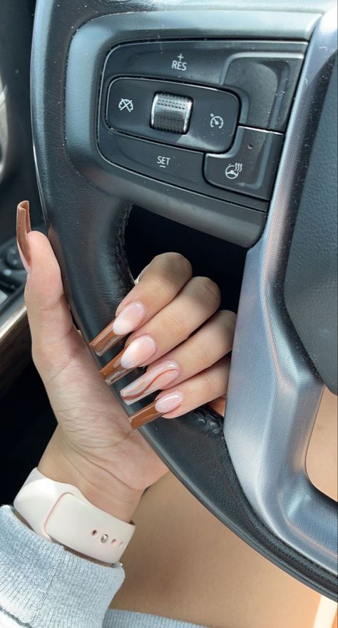 Brown Nails V Tip, Medium Length Nails Fall, Fall Square Acrylic Nails Medium, Fall Medium Nails, Acrylic Nails Square Medium, Fall Nail Inspo Acrylic, Brown French Tip Acrylic Nails, Fall Nails Square Medium, Fall Square Nails