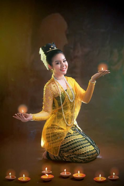 Bagan Myanmar Fashion, သကြန် Photo, Rakhine Traditional Dress, Arakan Myanmar, Myanmar Dance, Myanmar Places, Myanmar Culture, Anime Princess Dress, Elven Wedding Dress