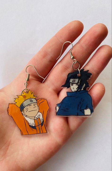 These earrings show Naruto and Sasuke from the anime Naruto. Shrinky Dink Earrings, Shrink Plastic Jewelry, Anime Earrings, Anime Jewelry, Quirky Earrings, Anime Inspired Outfits, Anime Accessories, Anime Merchandise, Plastic Jewelry