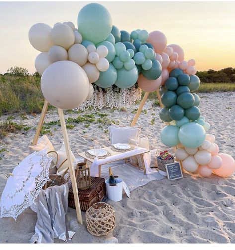 Beach Party Balloons, Beach Balloon Arch, Picnic Balloons, Beach Birthday Decor, Birthday Party On The Beach, Birthday Ballon Decorations, Beach Balloons, Debut Decorations, Beach Birthday Decorations