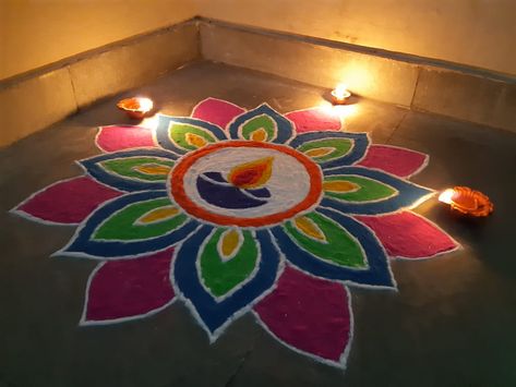 દિવાળી ની રંગોળી, Rangoli Mor Design, Small Rangoli Design Flower, Diwali Rongali Design Simple, Simple Rangilo Design Latest, Flower Design Rangoli Diwali, Easy Diwali Rangoli Ideas, Diwali Easy Rangoli Designs Simple, Rangoli Designs Latest Boder