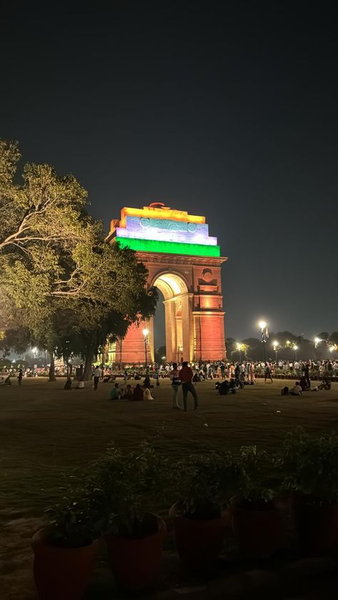 India Gate Snap, Travel Snap, Movie Place, Gate Pictures, Iphone Wallpaper Earth, Delhi City, Best Casual Shirts, Bath Aesthetic, Delhi Travel