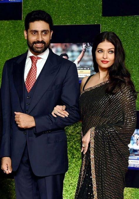 Aishwarya Abhishek, Aishwarya Rai Wedding Pictures, Abhishek Bachchan, Aishwarya Rai Bachchan, Indian Bridal Makeup, Wedding Engagement Photos, Indian Movies, Aishwarya Rai, Bollywood Celebrities