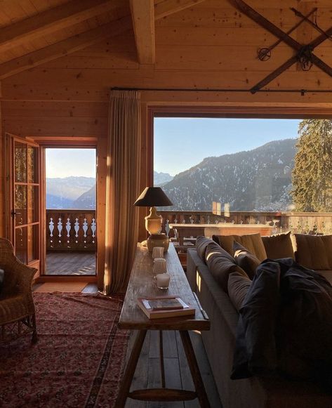 Cabin Core Aesthetic, Cozy Cabin Aesthetic, Getaway House, Hp Universe, Cabin Aesthetic, Chalet Interior, Cabin Core, Ski House, Cosy Living