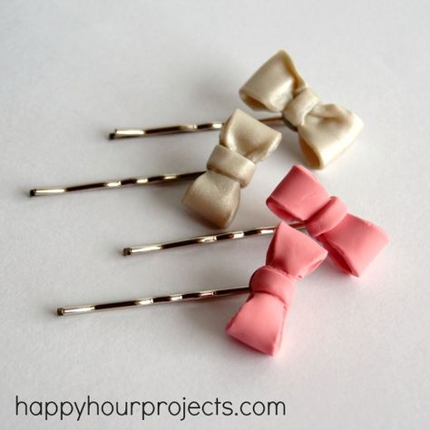 Little Bow Hair Pins with Polymer Clay Polymer Clay Hair, Hair Accessories Diy, Clay Hair, Craft Closet, Polymer Clay Gifts, Diy Earrings Polymer Clay, Polymer Clay Ornaments, Bows Diy, Polymer Clay Canes