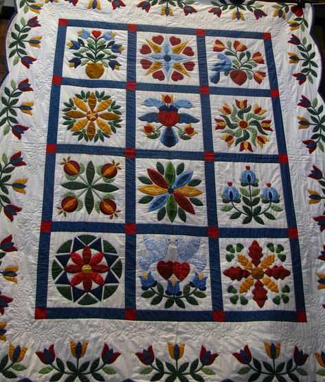 Pennsylvania Dutch Hex Style Quilt Amish Quilts Pennsylvania Dutch, Dutch Quilts, Dutch Quilt, Pennsylvania Dutch Hex Signs, Dutch Hex Signs, Pennsylvania Dutch Art, Traditional German Clothing, Wright Family, Kim Diehl Quilts