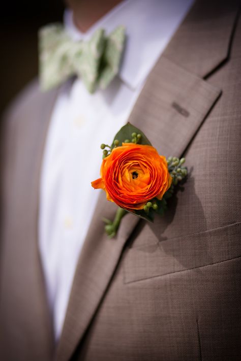 Ranunculus Centerpiece, Orange Boutonniere, Simple Boutonniere, Ranunculus Wedding Bouquet, Ranunculus Arrangement, Fall Boutonnieres, Ranunculus Boutonniere, Ranunculus Wedding, Orange Ranunculus