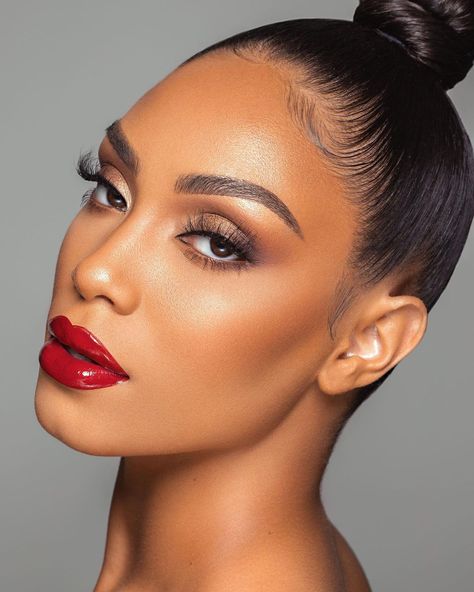 King of Quality on Instagram: “Lips like candy apples 💋💋 @sensiaiq! Model: @leedeevee Makeup Artist: @kvn.luong Hairstylist: @v_houstonstylist Post-Production:…” Red Makeup Black Women, Red Lipstick Makeup Looks, Light Skin Makeup, Bombshell Makeup, African American Makeup, Red Lipstick Makeup, Black Glamour, Pop Of Red, Vintage Black Glamour