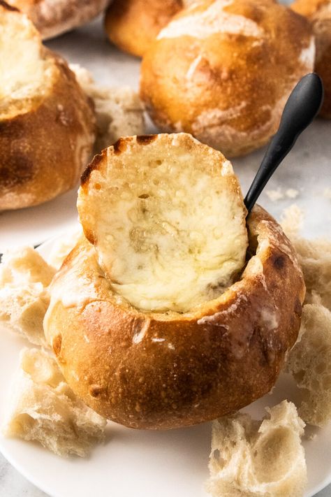 Sourdough Bread Bowl Recipe With Starter, Sourdough Bowl Soup, Sourdough Bread Soup Bowls, Sour Dough Bread Bowls For Soup, Bread Rolls For Soup, Sourdough Soup Bread, Small Bread Bowls, Discard Bread Bowls, Sourdough Soup Bowl Recipe